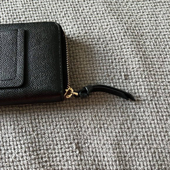Henry Bendel zip around large wallet - Picture 2 of 6